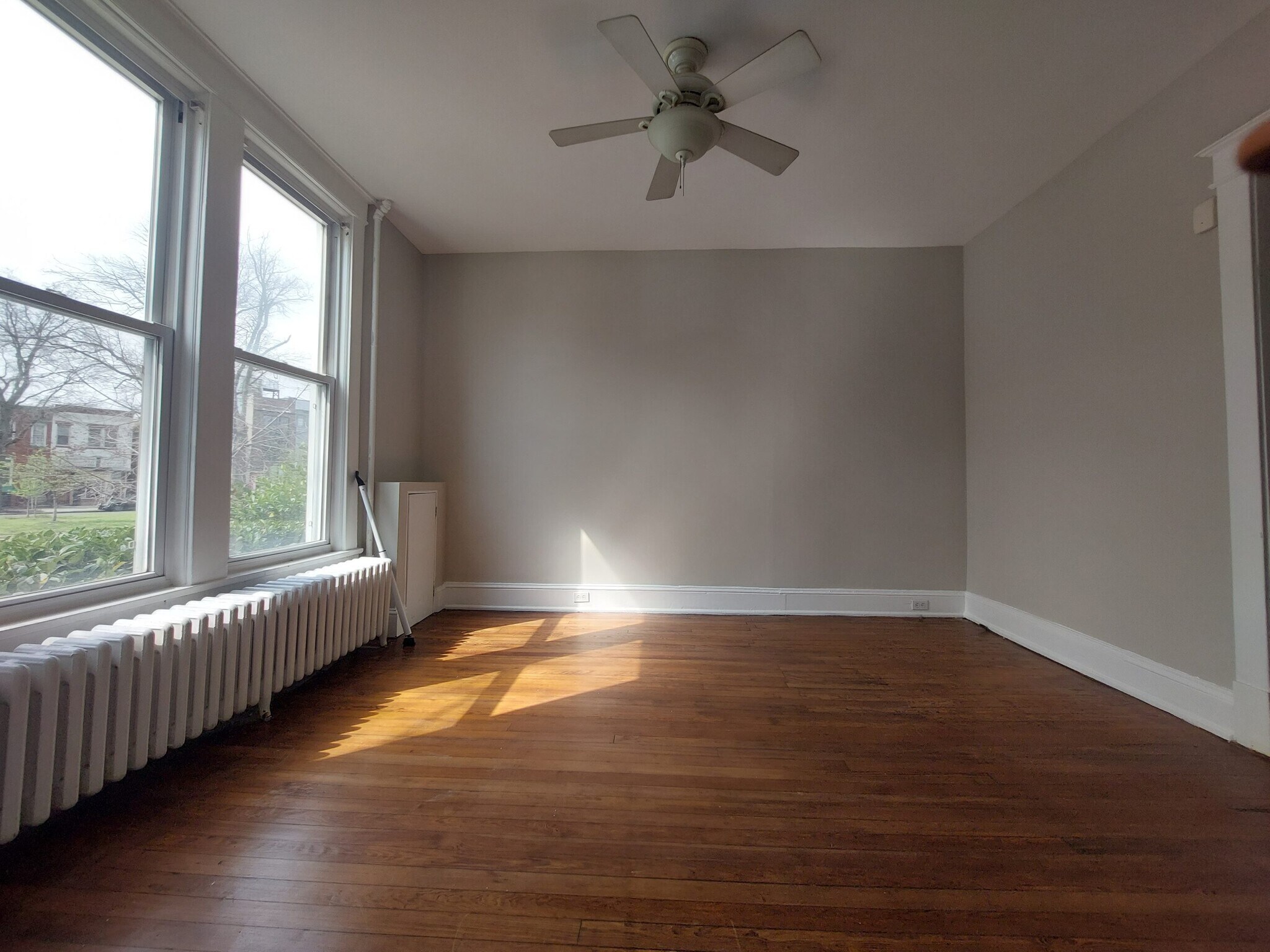 Building Photo - 1330 G St SE