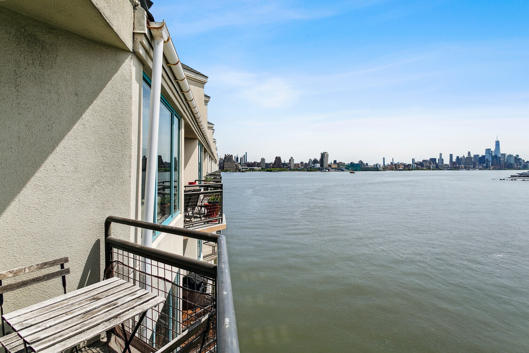 Building Photo - 600 Harbor