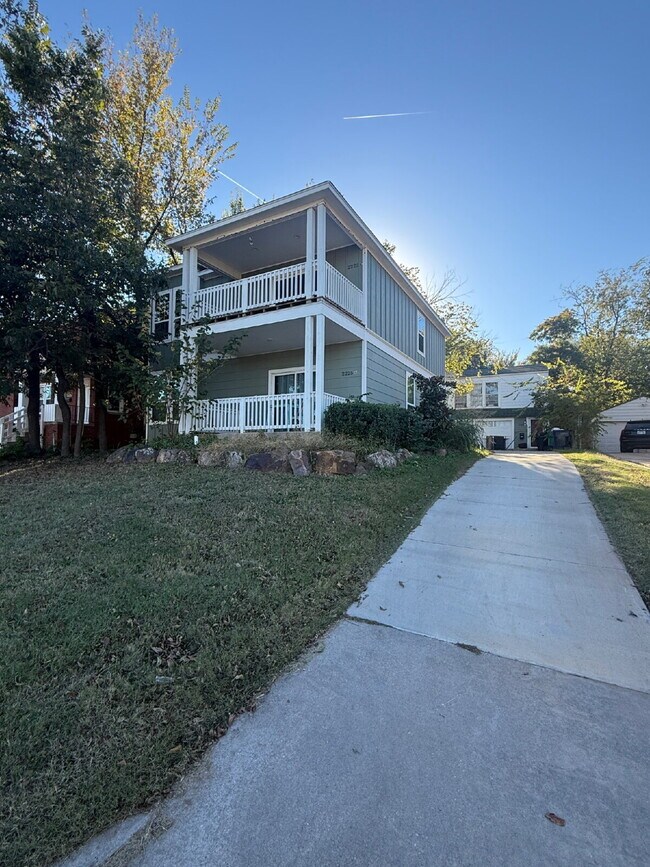 Building Photo - Townhome in Gatewood