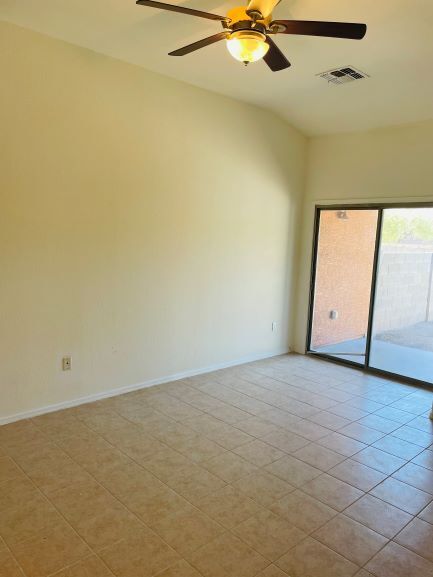 Building Photo - House For Rent