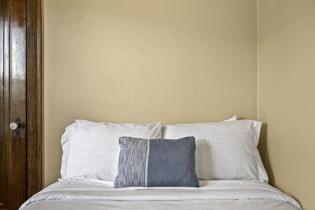 Building Photo - 1335 N Jackson St