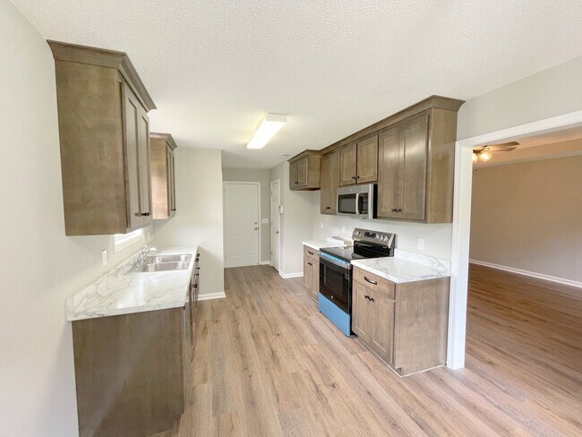 Building Photo - 100 Brook Glen Dr