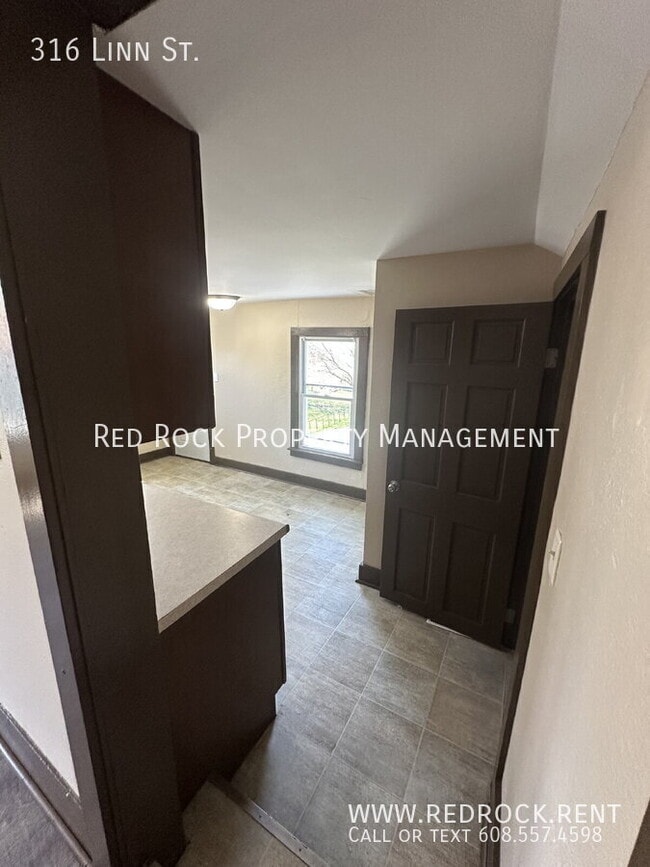 Building Photo - 316 Linn St