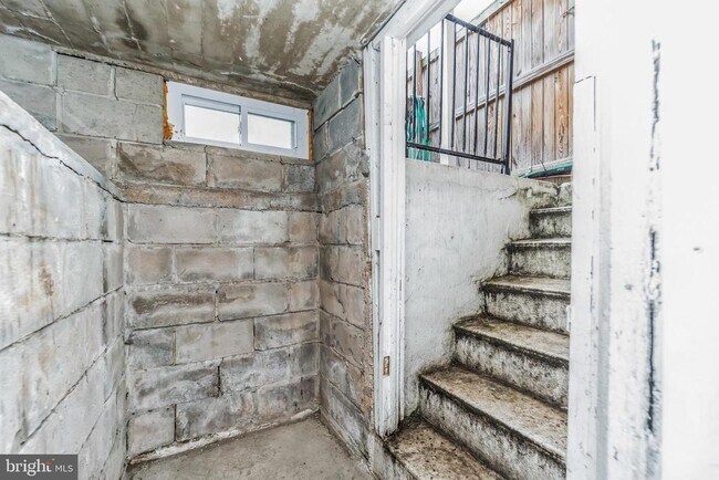 Building Photo - 3422 Dunran Rd