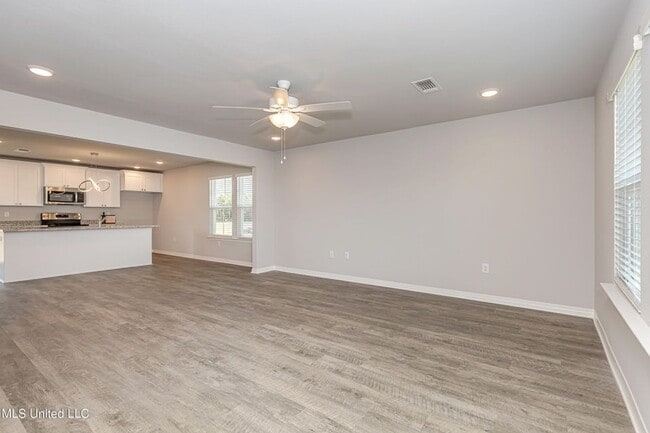 Building Photo - GORGEOUS HOME FOR RENT