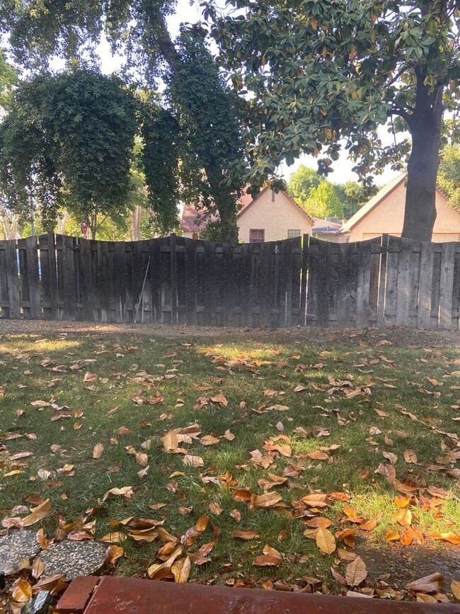 Building Photo - Cute 2 Bedroom Home in the College Neighbo...