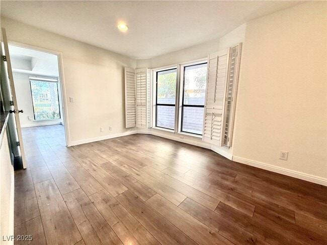 Building Photo - 920 Pinehurst Dr