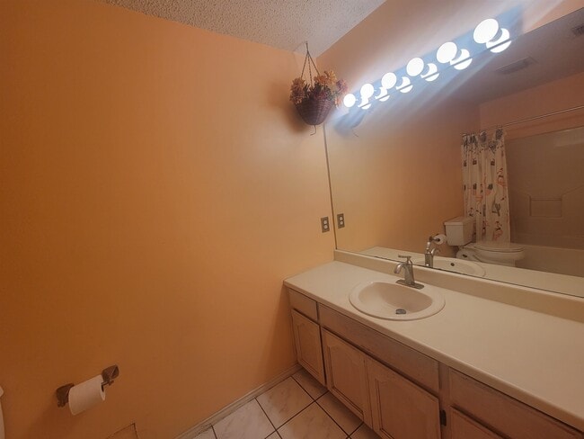 Building Photo - 702 Zebra Dr
