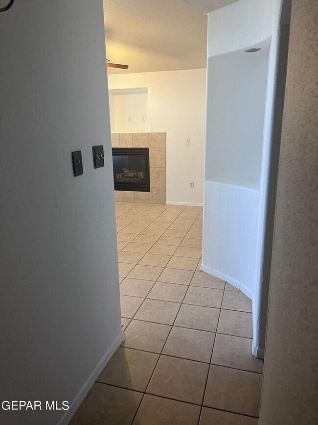 Building Photo - 14061 Tierra Leona Dr