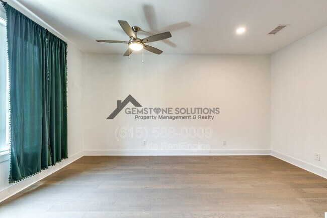 Building Photo - 1041 E Trinity Ln