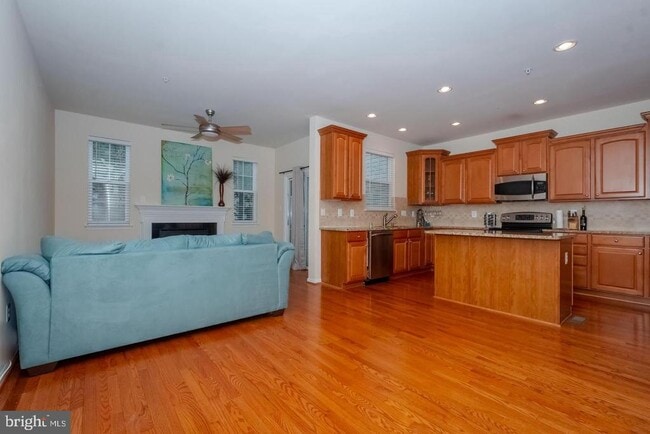 Building Photo - 7349 Mockingbird Cir