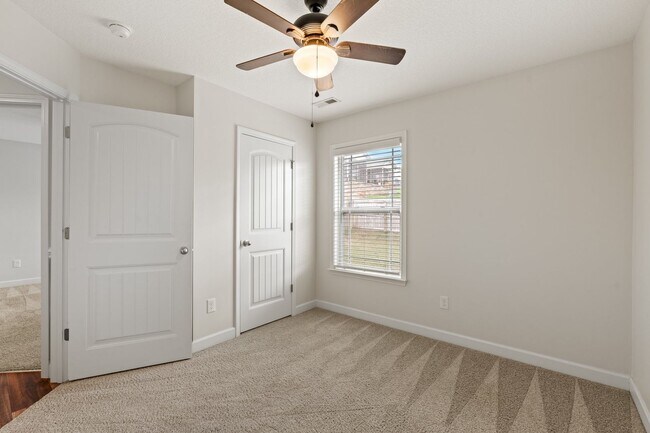 Building Photo - 3 BR, 2 BA 2-Car Garage Modern Ranch Livin...