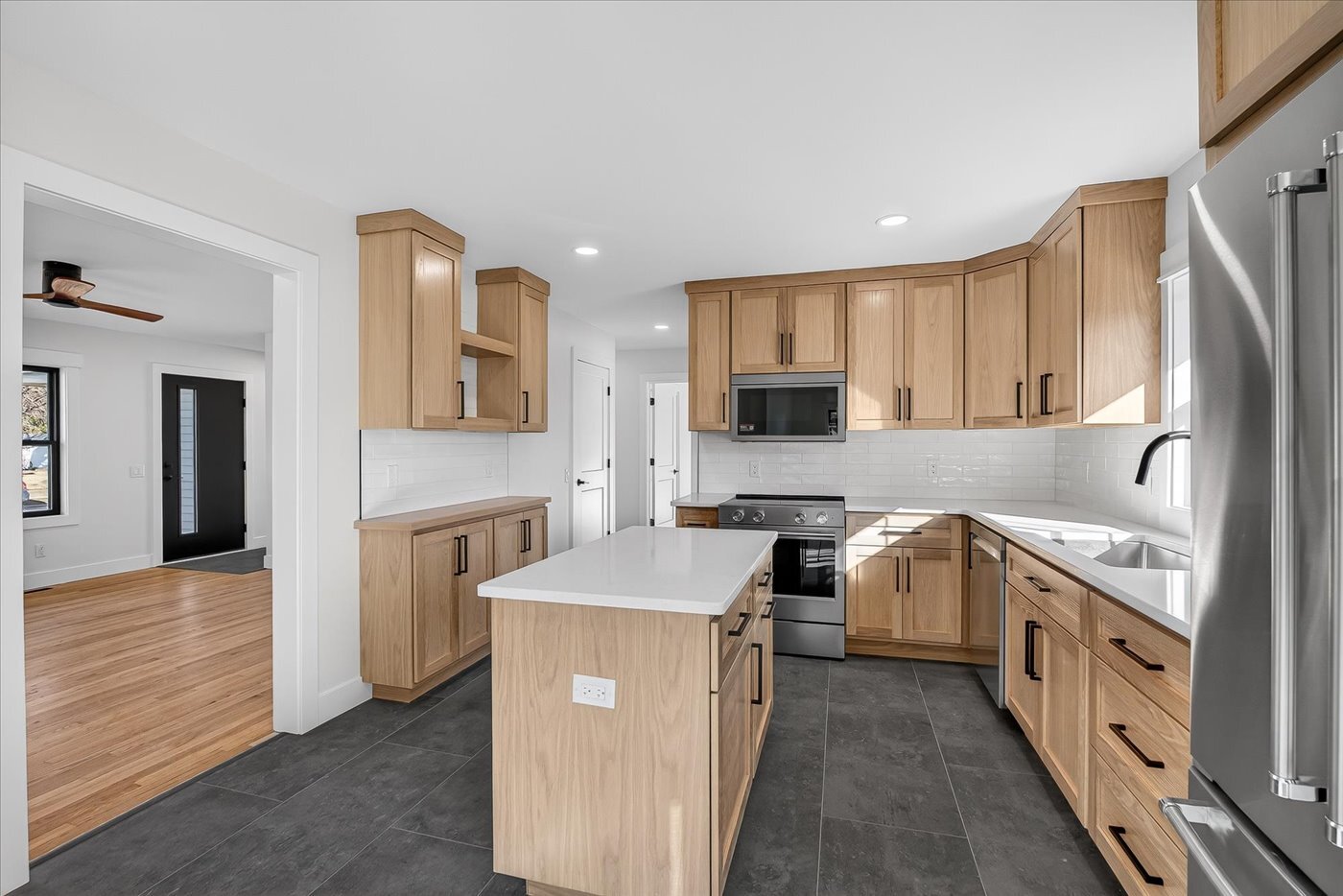 Building Photo - 305 N Shuman St