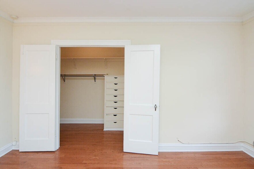 Building Photo - 4349 N Damen Ave