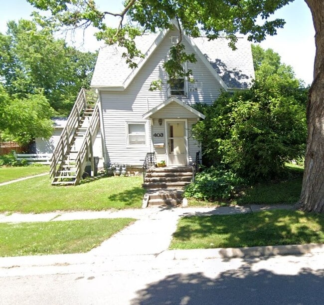 Primary Photo - 1 Bedroom, 1 bathroom apartment in great C...