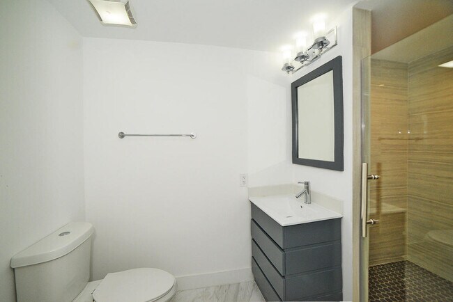 Building Photo - 6943 Giralda Cir