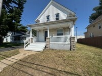 Building Photo - Updated 3 Bedroom Home in Moline