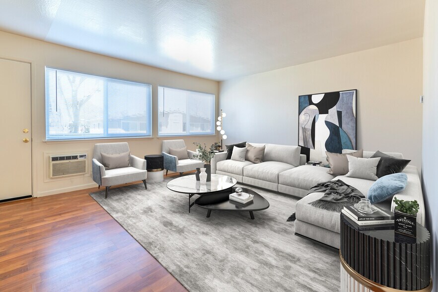 Building Photo - 4041 Park Center Ln