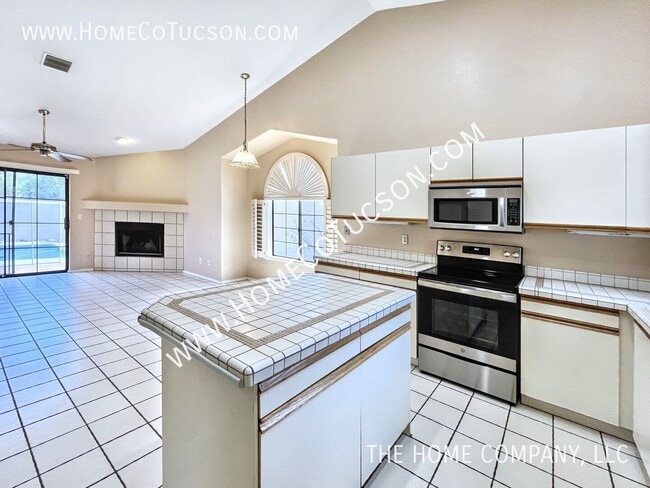 Building Photo - 1551 E Sonoran Desert Dr