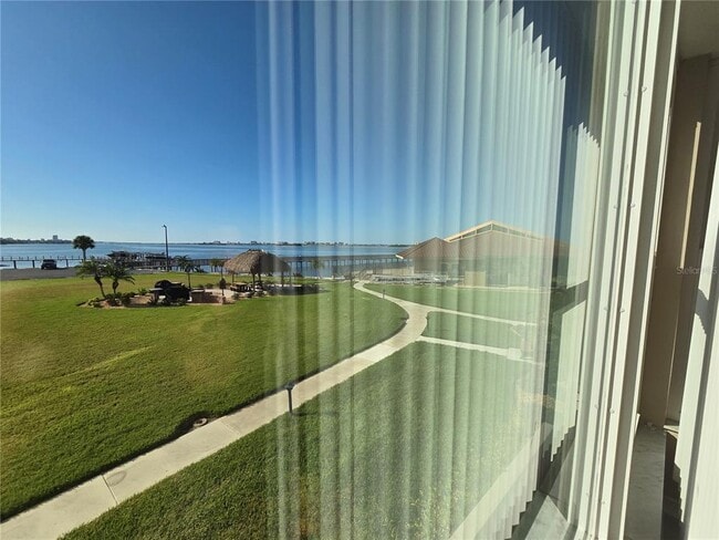 Building Photo - 634 Edgewater Dr