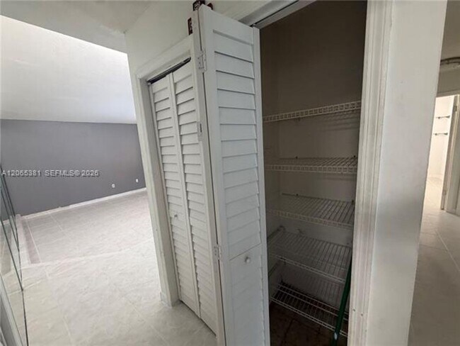 Building Photo - 3613 SW 112th Pl