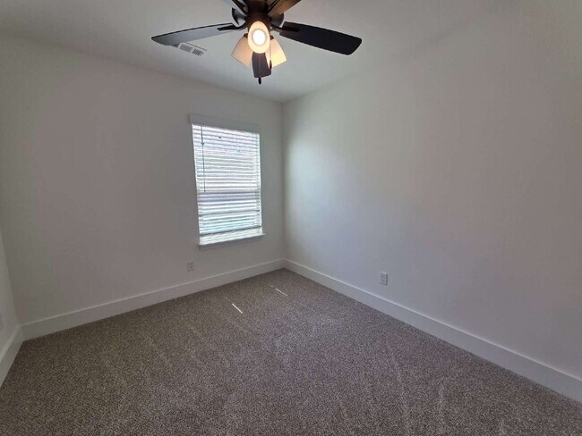 Building Photo - 8760 Sunspire Ln