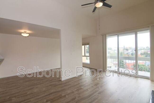 Building Photo - 765 Rand Ave