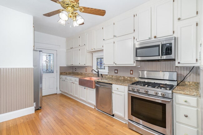 Building Photo - 1030 Vine St