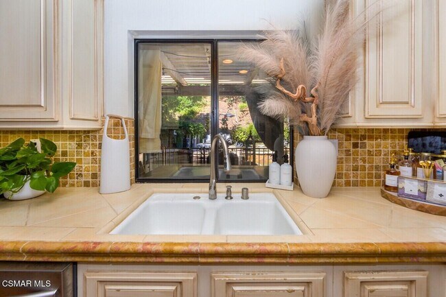 Building Photo - 3871 Cottonwood Grove Trail