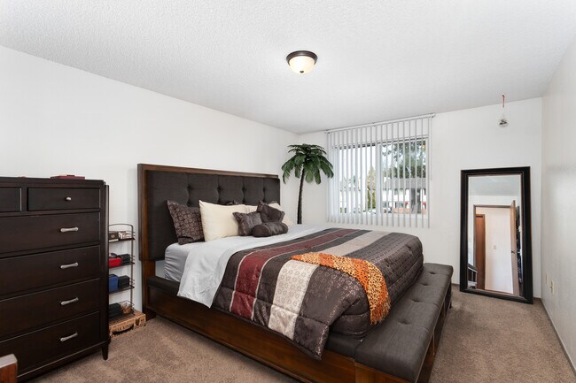 Building Photo - 3846 D Pl SE