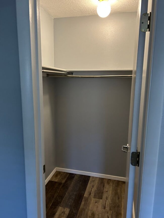 Building Photo - Smokey Lanes Condo, upper level, 1 bedroom...