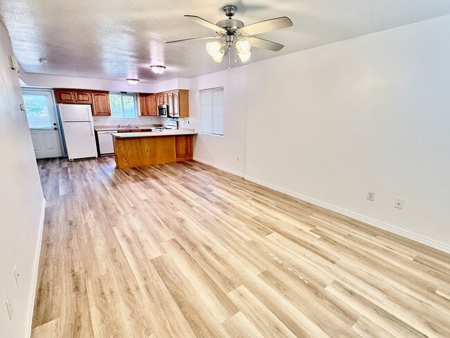 Building Photo - 3 Bedroom/ 2.5 Bath Townhome in Hawk Hollow