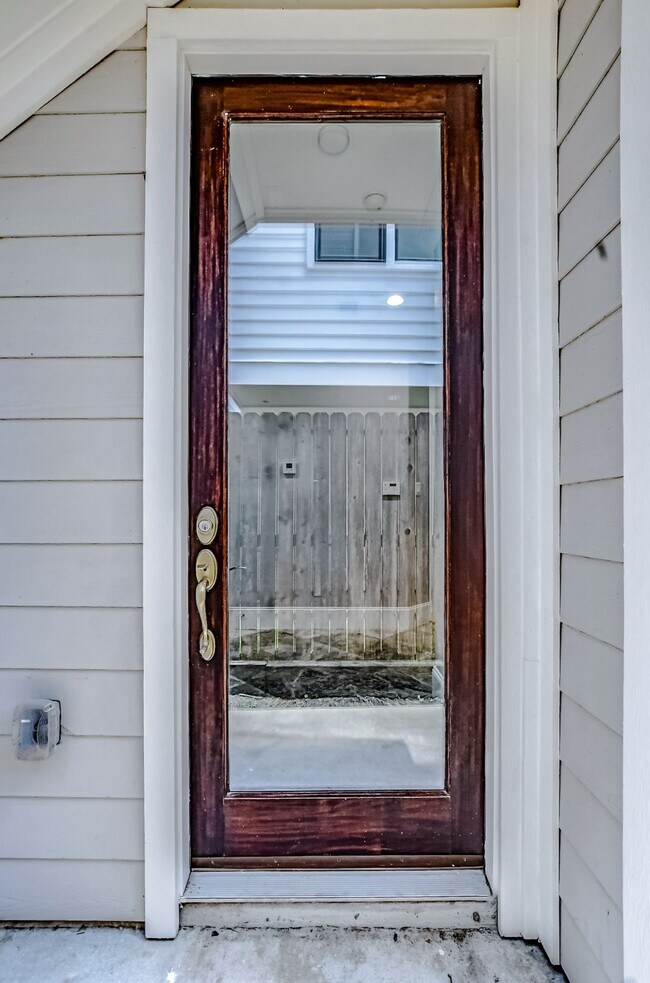 Primary Photo - 714 Fargo St