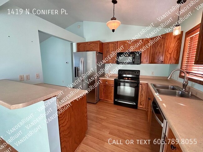 Building Photo - 1419 N Conifer Pl