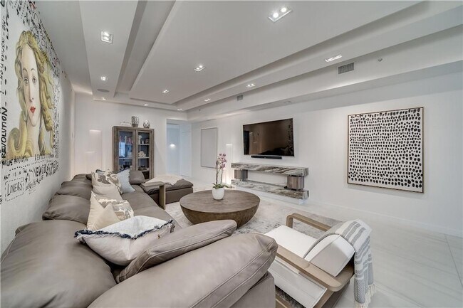 Building Photo - 2200 N Ocean Blvd