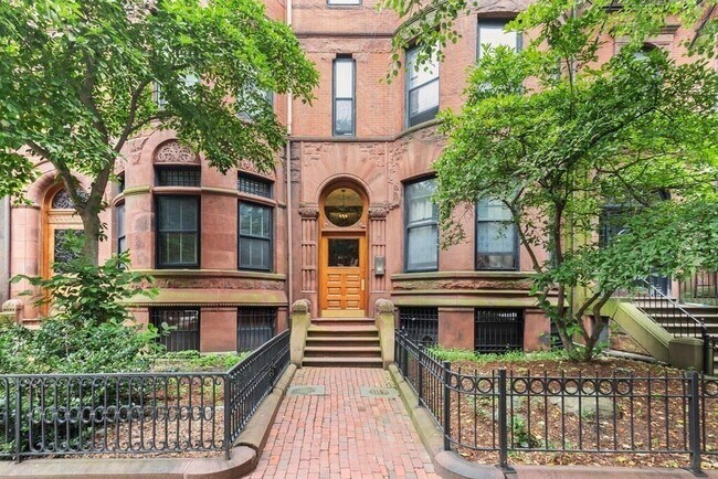 Building Photo - 473 Beacon St
