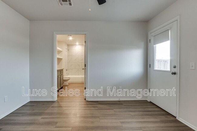 Building Photo - 10809 NW 119th St