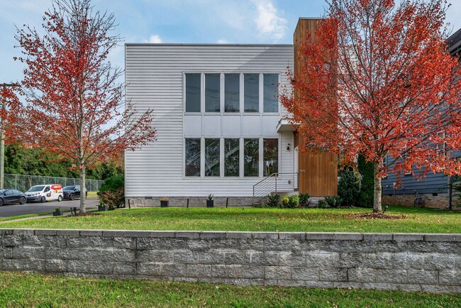 Building Photo - Stunning Modern Living in East Nashville