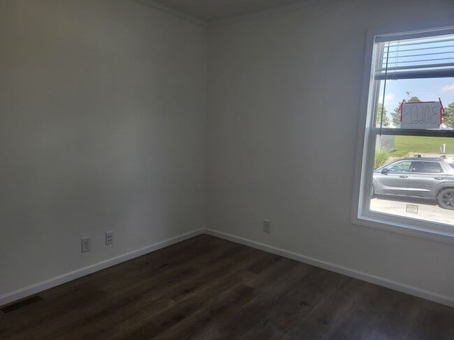 Building Photo - 3 Swan Ln