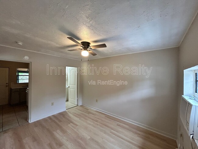 Building Photo - 517 E 5th St