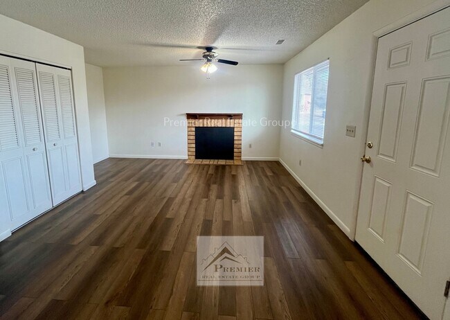 Building Photo - 1015 Western Dr