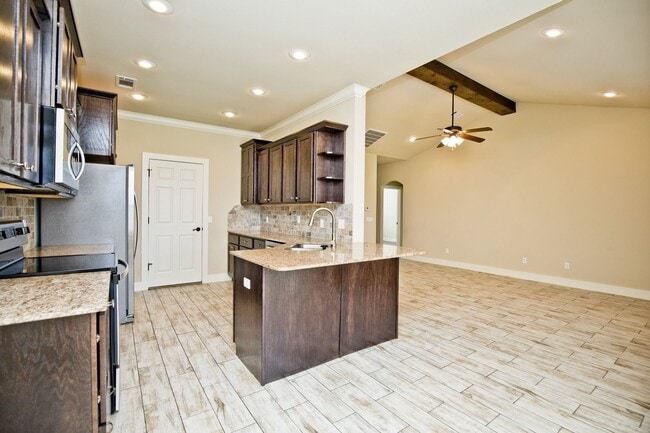 Building Photo - 106 Alder St