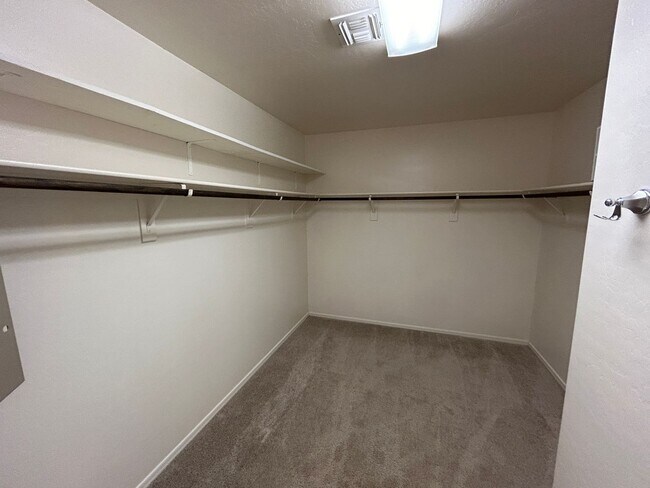 Building Photo - 13026 W Modesto Dr