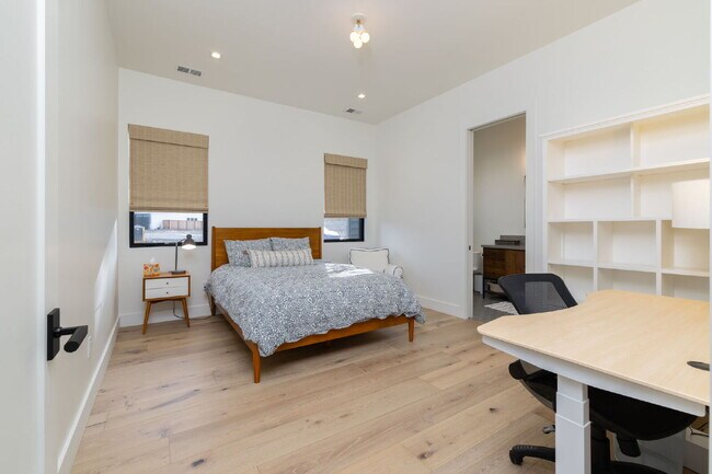 Building Photo - 6136 Falabella Wy