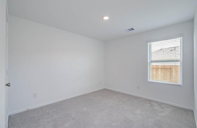 Building Photo - 5005 Gallant St