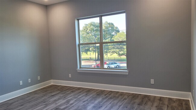 Building Photo - 9729 Neuens Rd