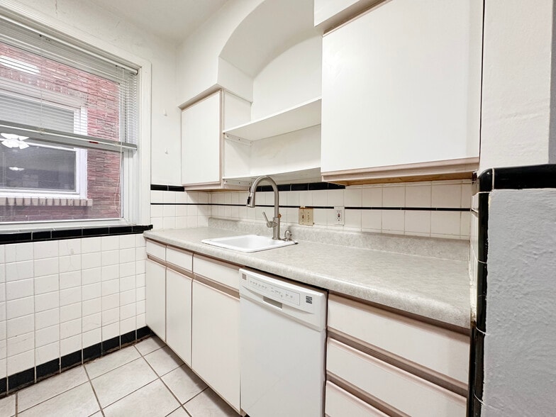 Building Photo - 5816 Mardel Ave