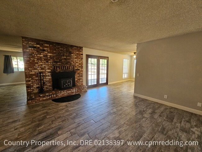 Building Photo - Updated Home on 1.84 Acres with Horse Possibility Available Now!