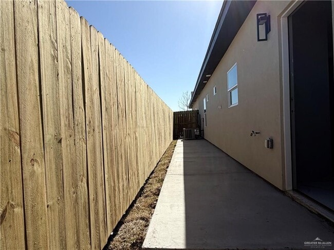 Building Photo - 11 Bliss