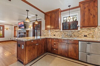 Building Photo - Old Southwest / Midtown Move in ready